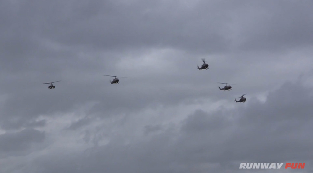 UH-1J直升机编队通场