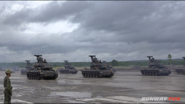 87式自行高炮群开动2