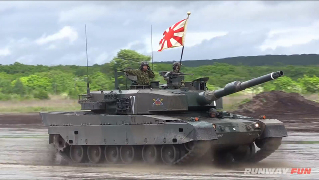 90式主战坦克群接受检阅5