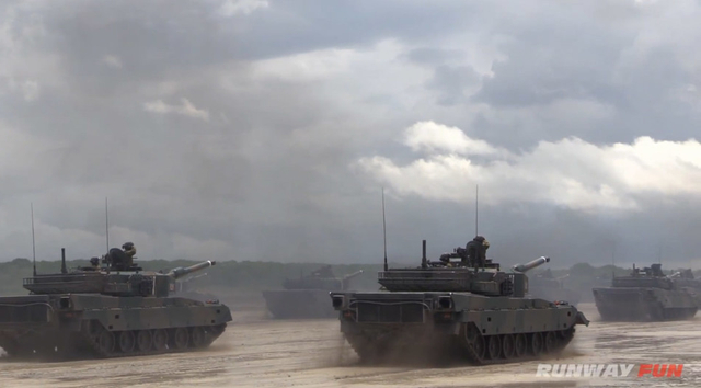 90式主战坦克群接受检阅9