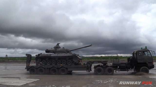 早期装备的国产61式坦克也拉出来秀