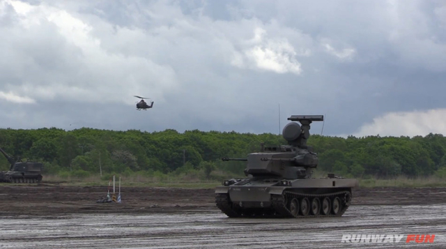 87式自行高炮演示2