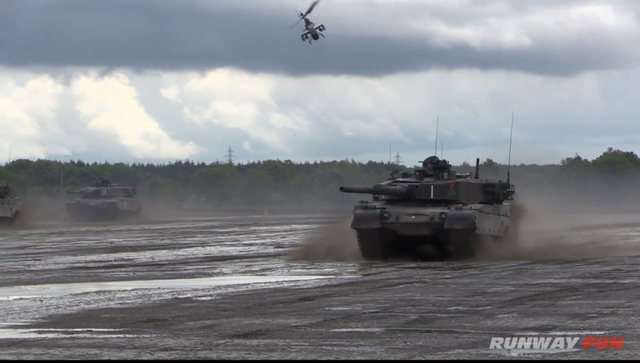 90式坦克群与直升机配合冲锋
