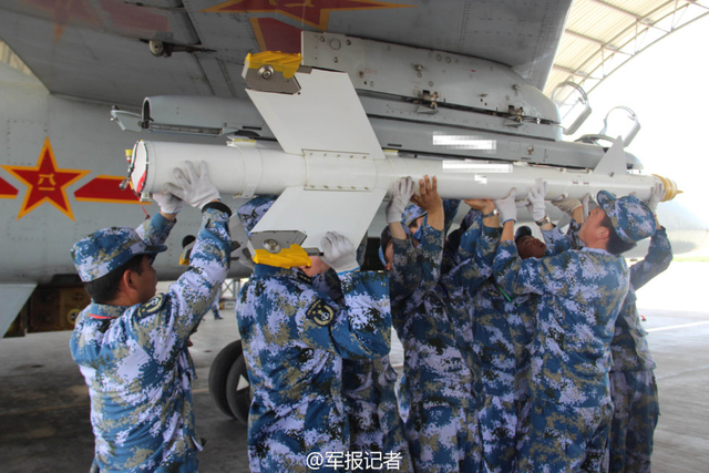 我海军公开飞豹空射霹雳8空空导弹少见画面 
