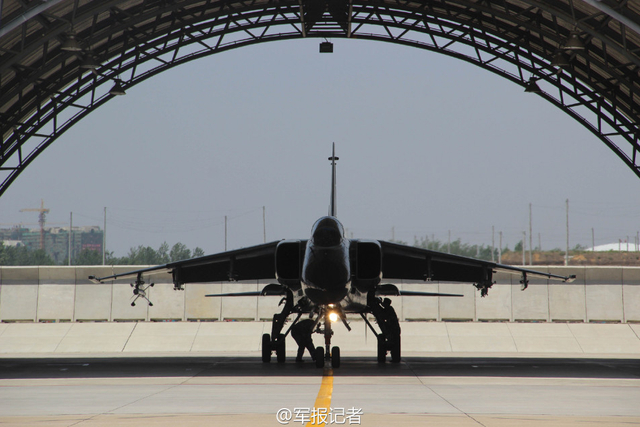 我海军公开飞豹空射霹雳8空空导弹少见画面 