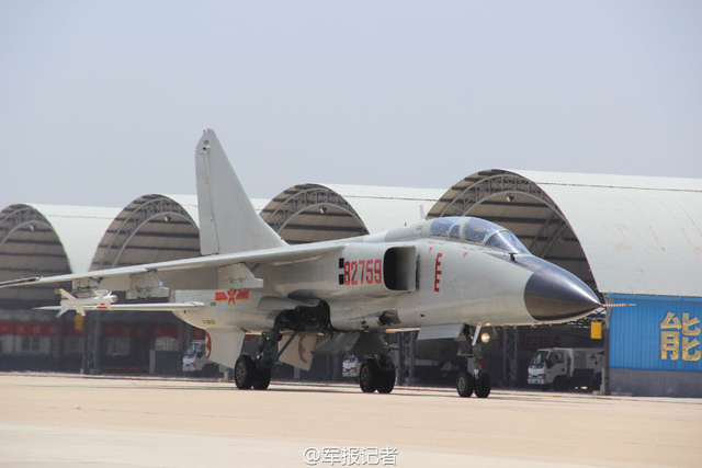 我海军公开飞豹空射霹雳8空空导弹少见画面 