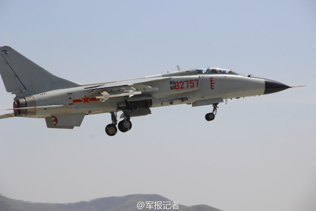 我海军公开飞豹空射霹雳8空空导弹少见画面 