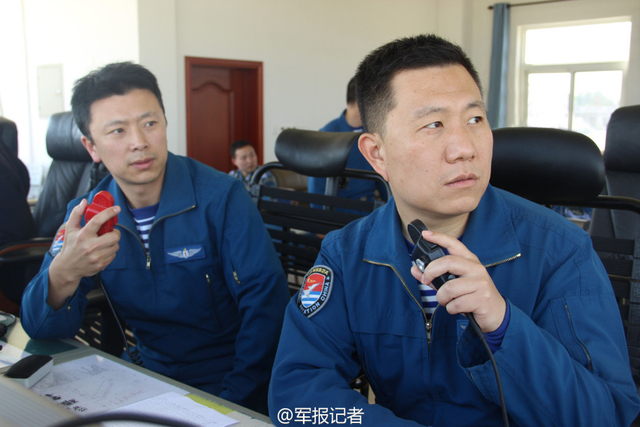 我海军公开飞豹空射霹雳8空空导弹少见画面 