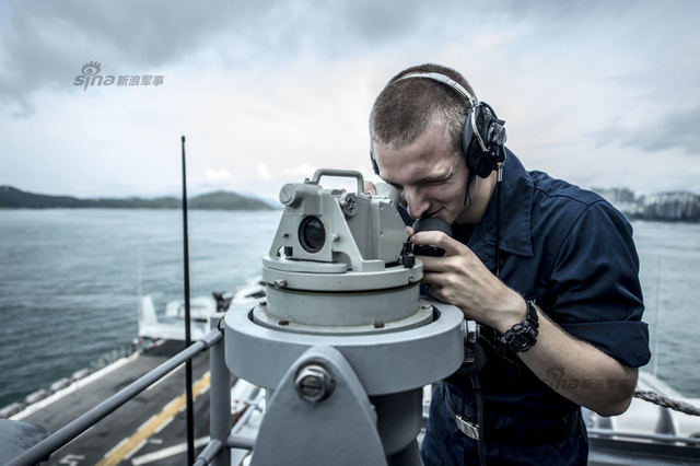 黄蜂级两栖攻击舰埃塞克斯号抵达香港休整