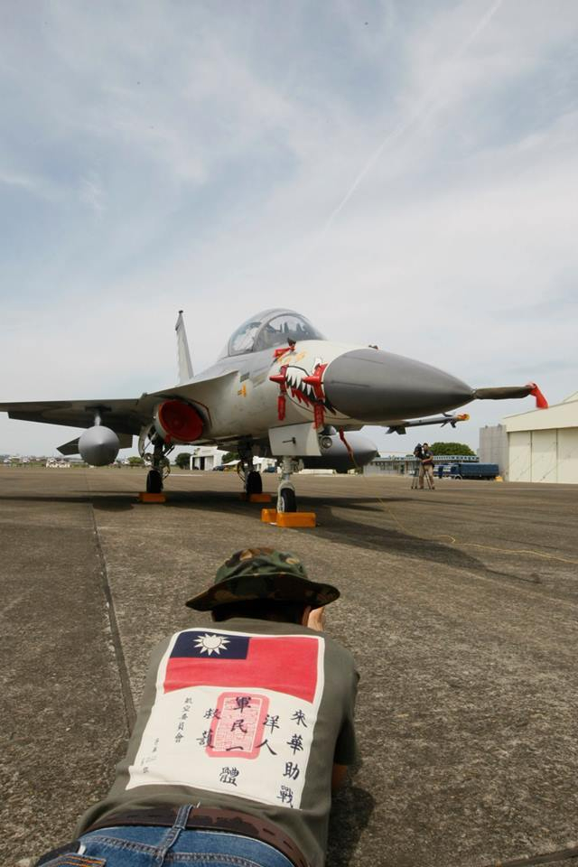 台空军展示IDF及F-16AB彩绘机