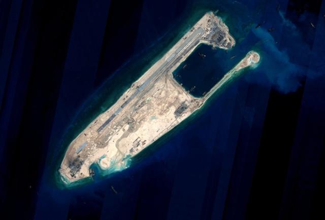 官曝南沙部分岛礁扩建照