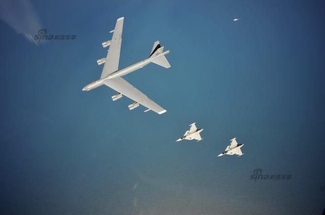 B-52H领一队JAS39真少见