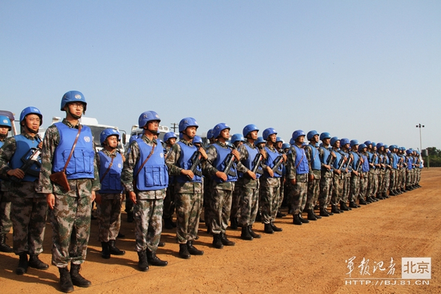 维和官兵列队整齐，斗志昂扬