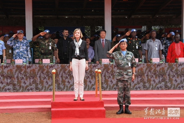 检阅中国维和部队