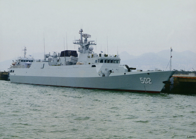 056级502舰码头停靠