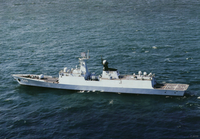 548舰海上航行