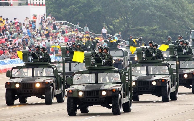 高机动悍马突击车方队