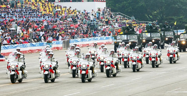 宪兵方队与悍马军车方队