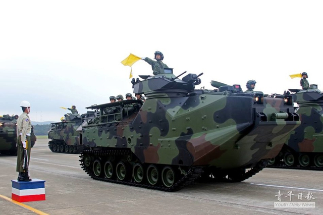 AAV7两栖战车方队