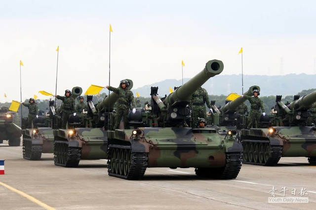 M110重型自行火炮方队