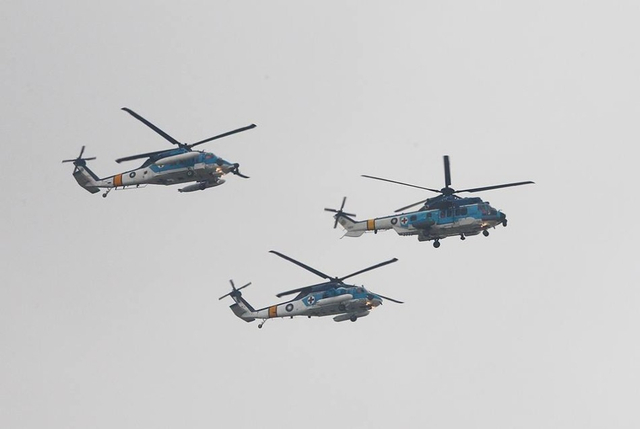 S-70C+与EC225编队