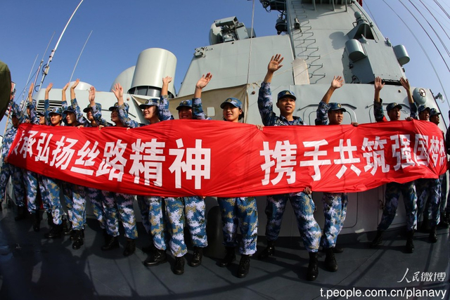 护航女兵向民航告别