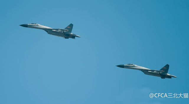 参加阅兵彩排的国产歼11B战机
