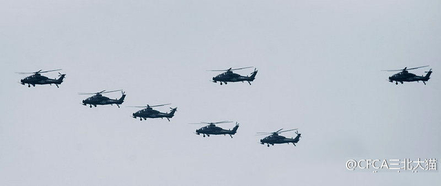 陆航武直10编队飞行