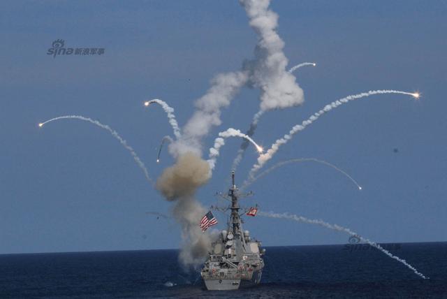 美海军战舰舰载导弹爆炸