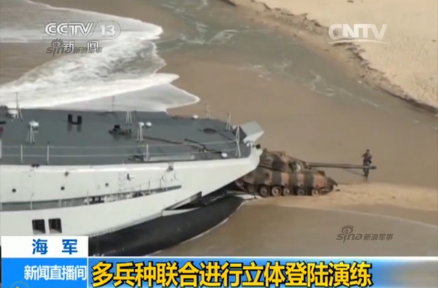 野牛级气垫登陆船搭载96式坦克冲滩