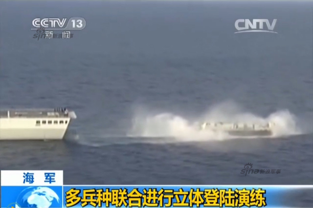 726级气垫登陆舰出动