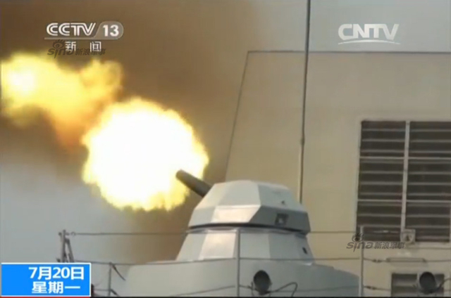 071级登陆舰舰载近防炮对空攻击