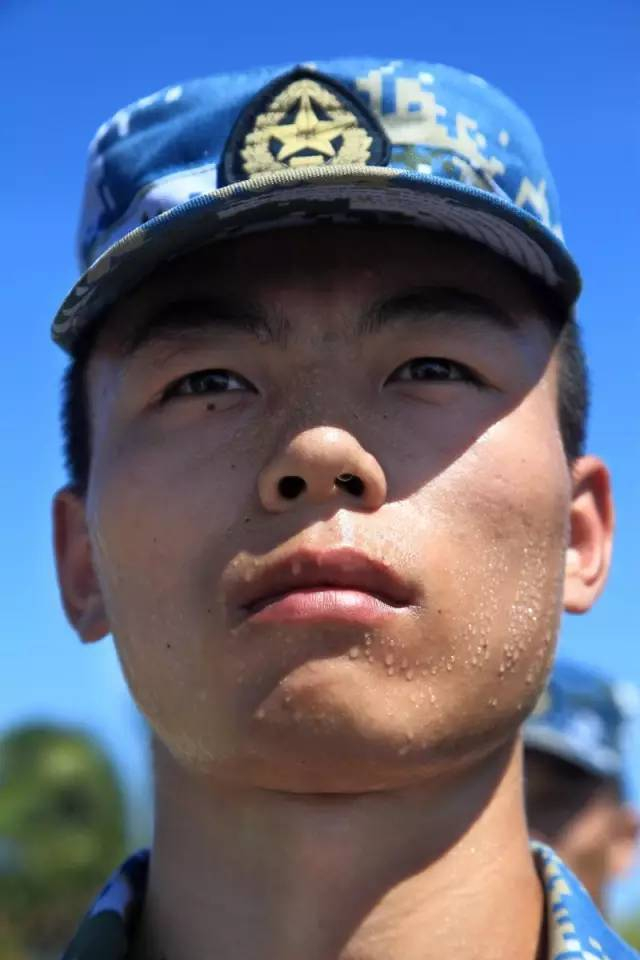 最美的风景永远是战舰与士兵