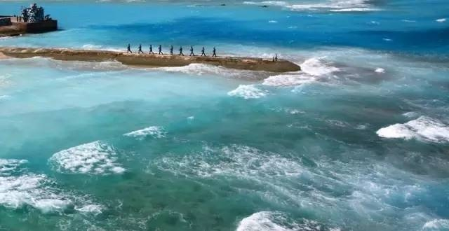 中国海军驻守南海岛礁