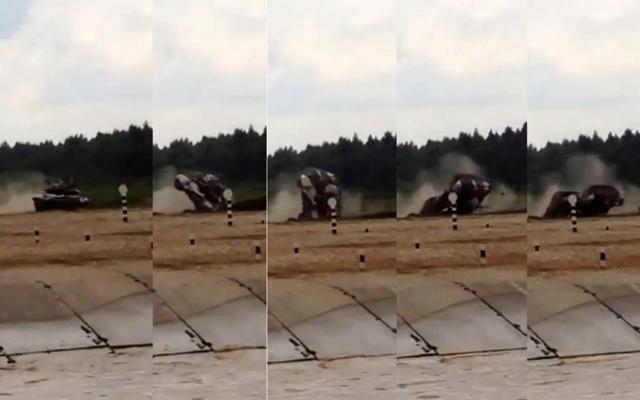 T-72B3急转弯失控翻车
