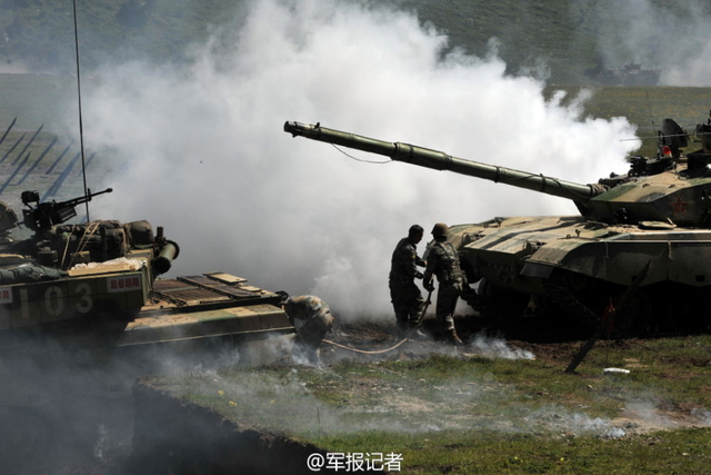 我军先进96A主战坦克现身高原3
