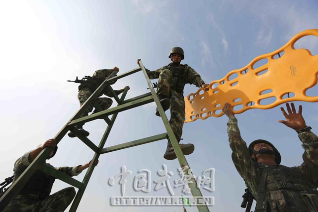 北京武警用国际标准考特战兵 新狙已批量装备 