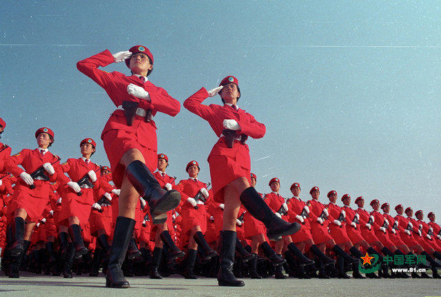 1999年国庆50周年阅兵中的女民兵方队