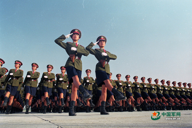 1999年国庆50周年阅兵中的女兵方队