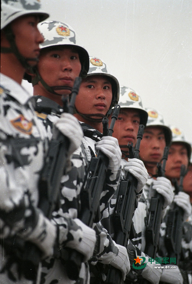 1999年阅兵中的空降兵方队