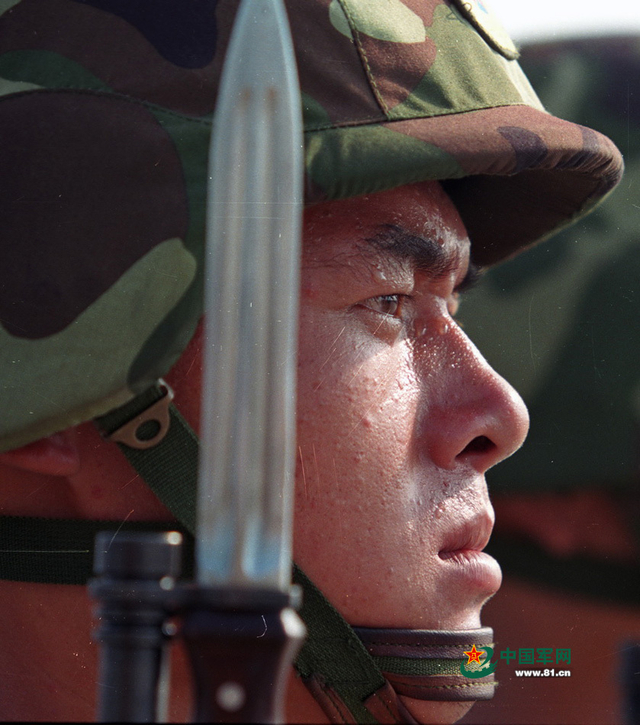 1999年国庆阅兵中的某集团军步兵方队士兵