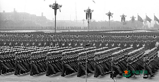 1984年国庆35周年阅兵中的女民兵方队