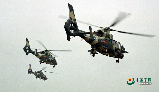 阅兵训练中的武装直升机梯队