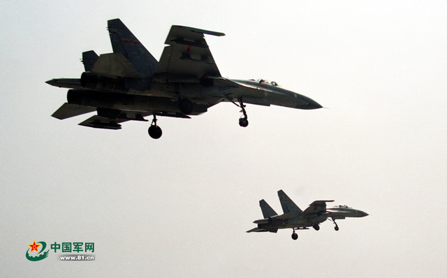 阅兵训练中第三歼击机梯队新型高速歼击机2