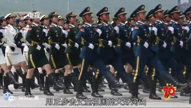 “9-3”阅兵部队男女官兵京郊进行冲刺训练