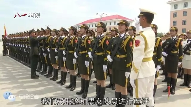 “9-3”阅兵部队男女官兵京郊进行冲刺训练