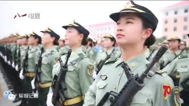 “9-3”阅兵部队男女官兵京郊进行冲刺训练