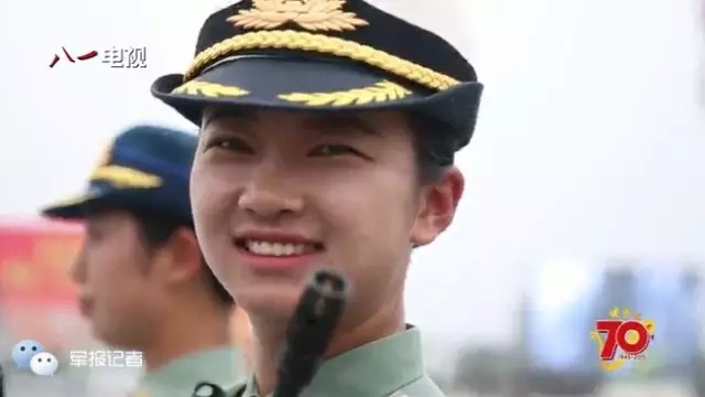 “9-3”阅兵部队男女官兵京郊进行冲刺训练