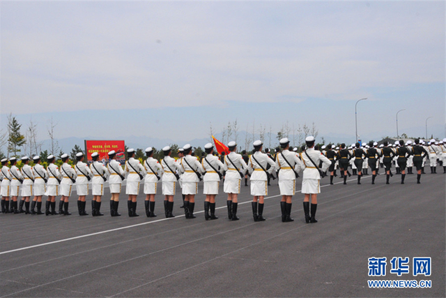 “9-3”阅兵部队男女官兵京郊进行冲刺训练