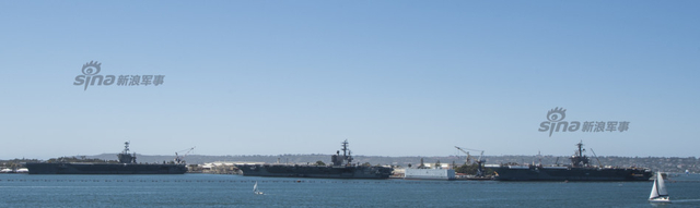 美军3艘航母齐聚军港里根号华盛顿号交换任务